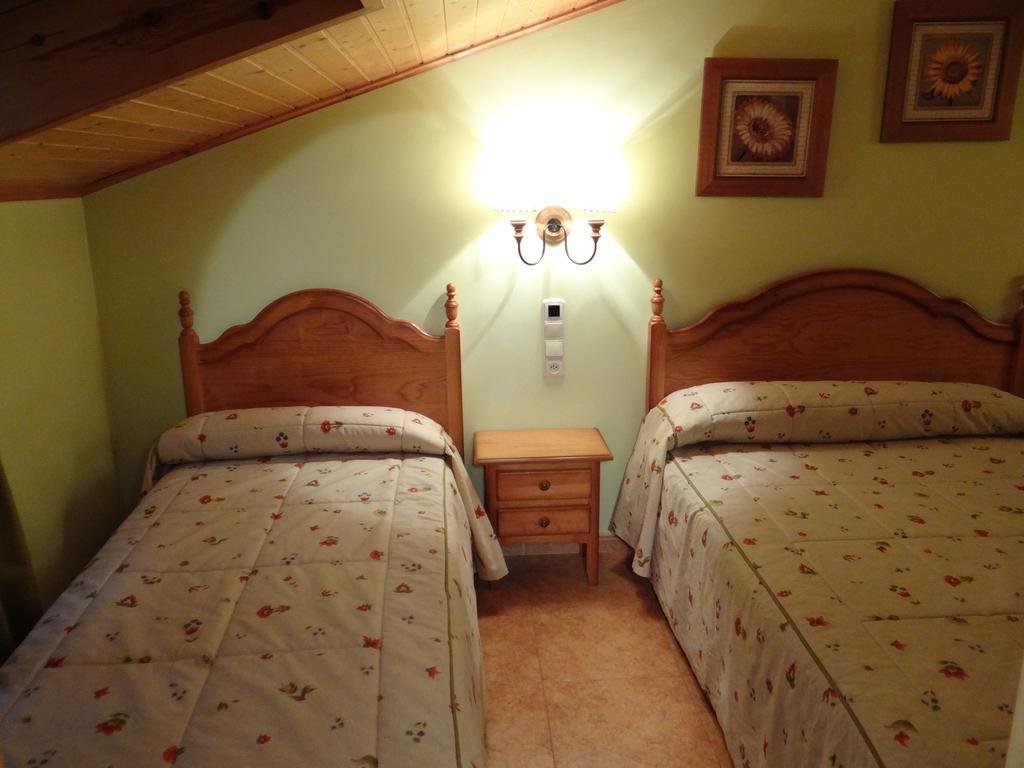 Hotel Casa Carmen Benabarre Habitación foto