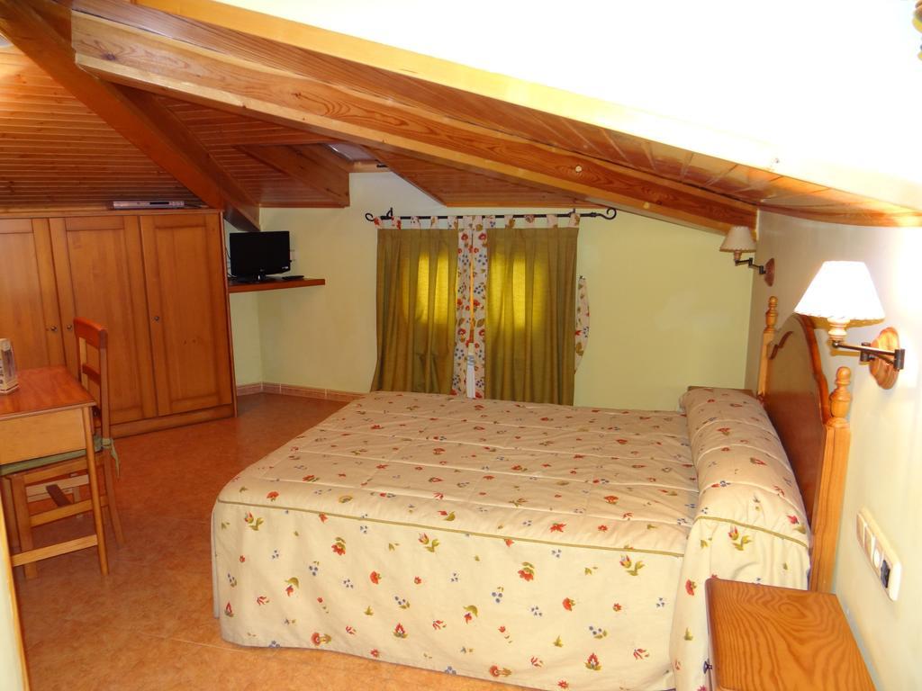 Hotel Casa Carmen Benabarre Habitación foto